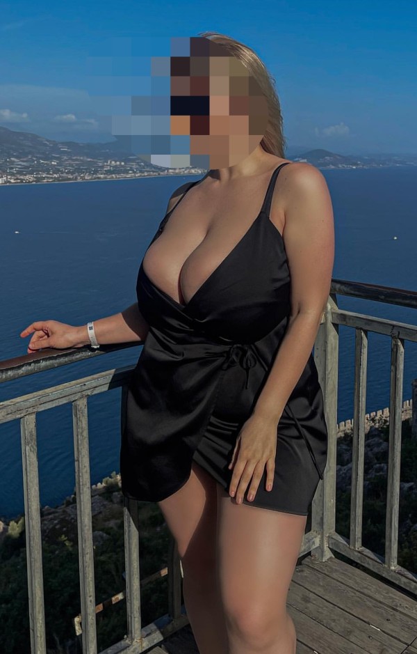 Preciosa masajista escort tetas grandes