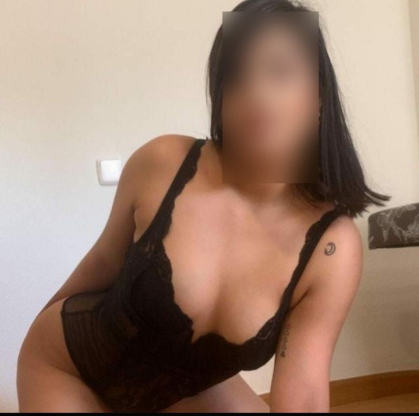 **SEXY Y EXPLOSIVA LATINA JOVENCITA EN PARLA**