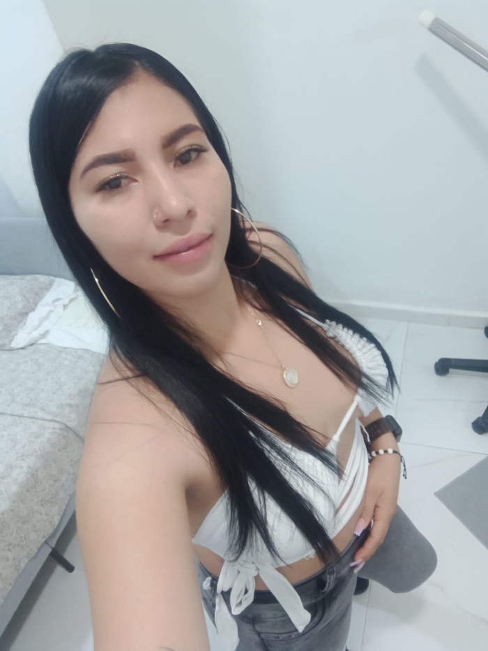 SOY UNA PUTITA EN BUSCA DE SEXO INSACIABLE