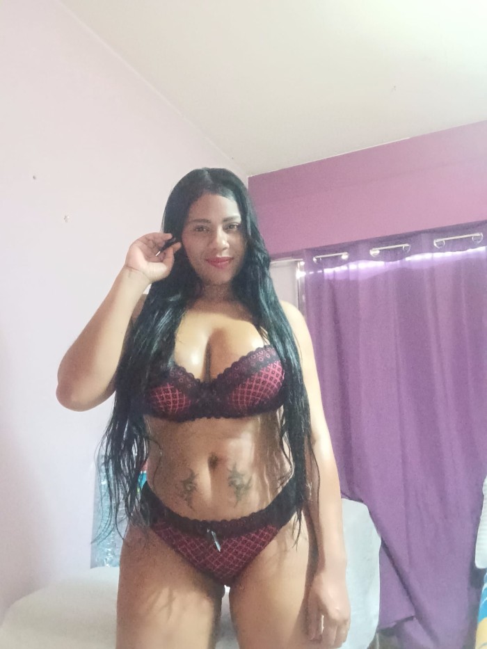 muñeca linda juguetona