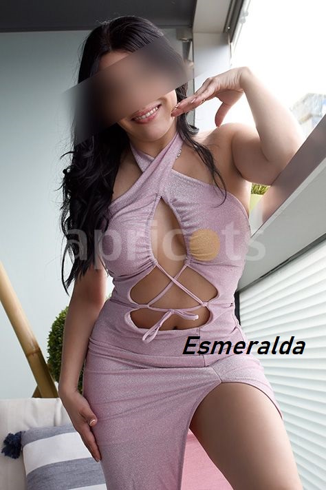 ESMERALDA, COLOMBIANA DE CURVAS PELIGROSAS!