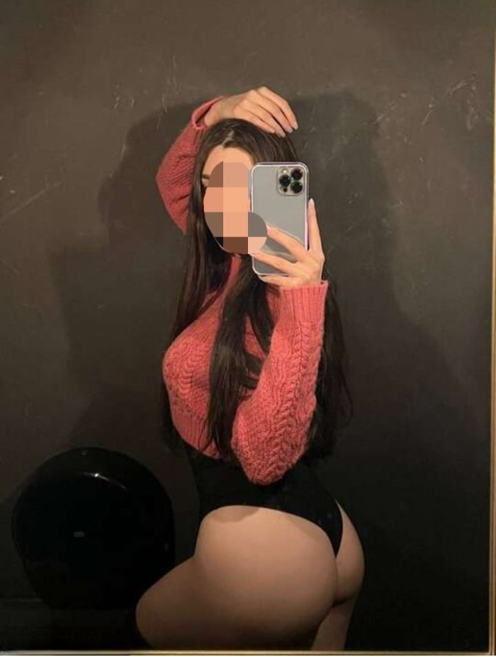 Chica joven masajista latina