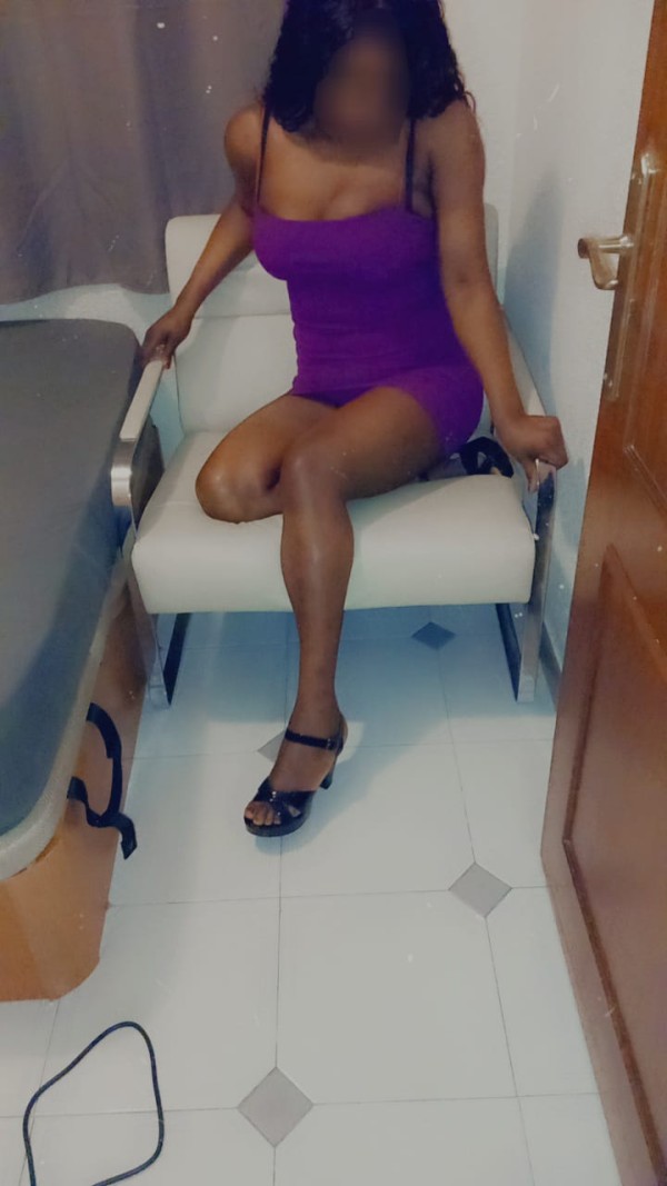 africana hermosa jovencita muy apasionada…