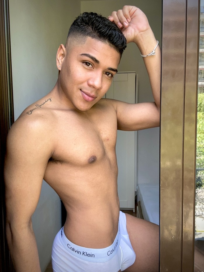 Un guapo chico latino