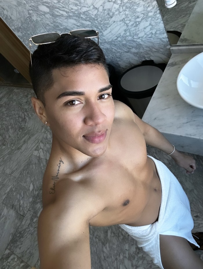 Un guapo chico latino