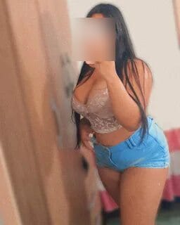 HERMOSA COLOMBIANA CON UN CULO ENORME EN PARLA 24H