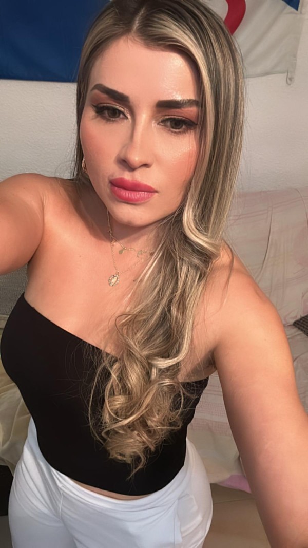 Paola una bomba sensual