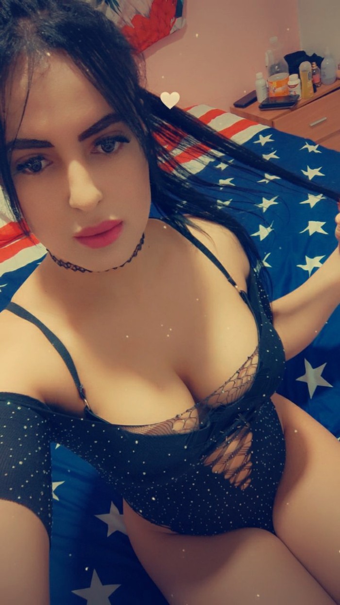 Trans activa cañera pasiva fiesta lechera besos