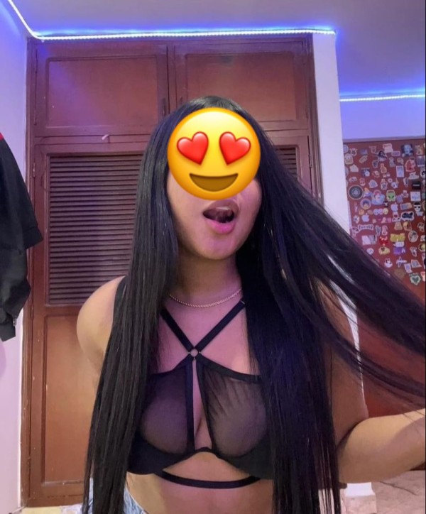 Chica fiestera  dispuesta a pasarla bien está noche