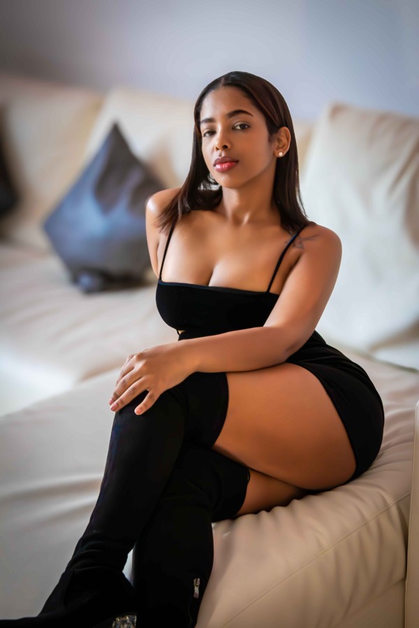 escort brasileña morena joven