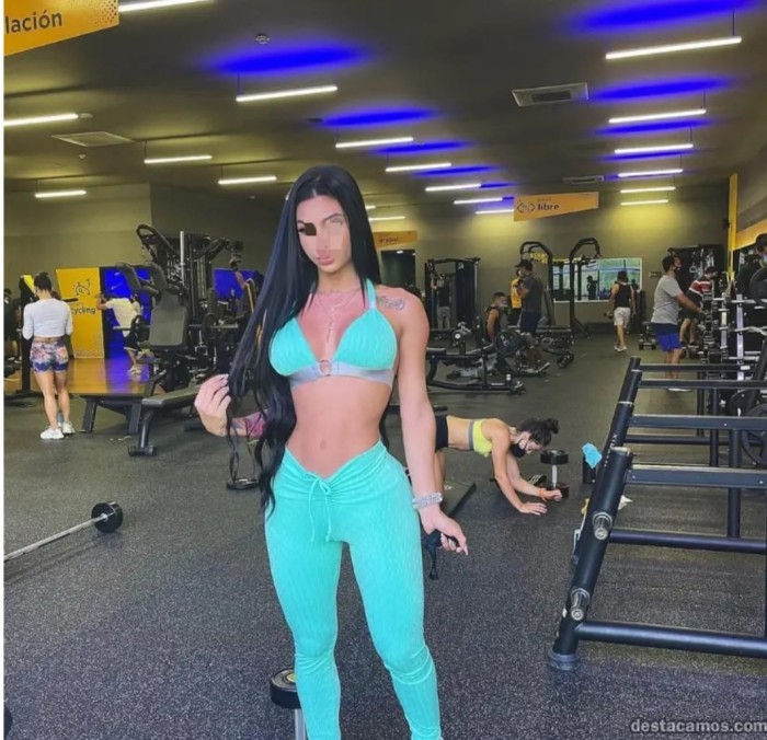 Jovencita cuerpo gym