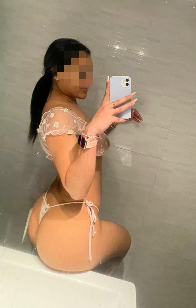 Hermosa latina nueva en la zona