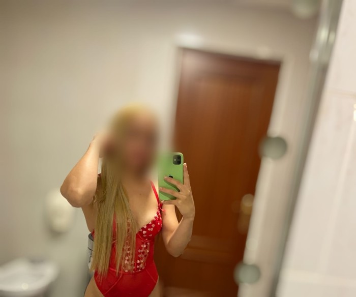 RUBIA LINDA Y MUY CALIENTE.. TE QUIERE FOLLAR