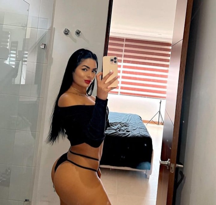 Morenita simpática y deliciosa