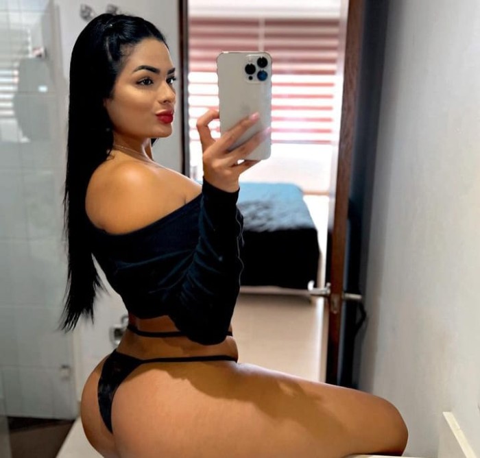 Morenita simpática y deliciosa