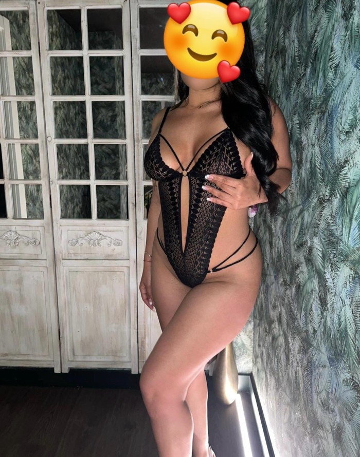 Camila 24h Disponible en Sitges para Disfrutar!