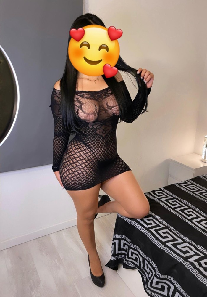 Camila 24h Disponible en Sitges para Disfrutar!