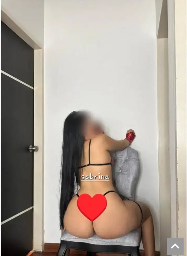 Soy chica complaciente cariñosa dispuesta a cumpli