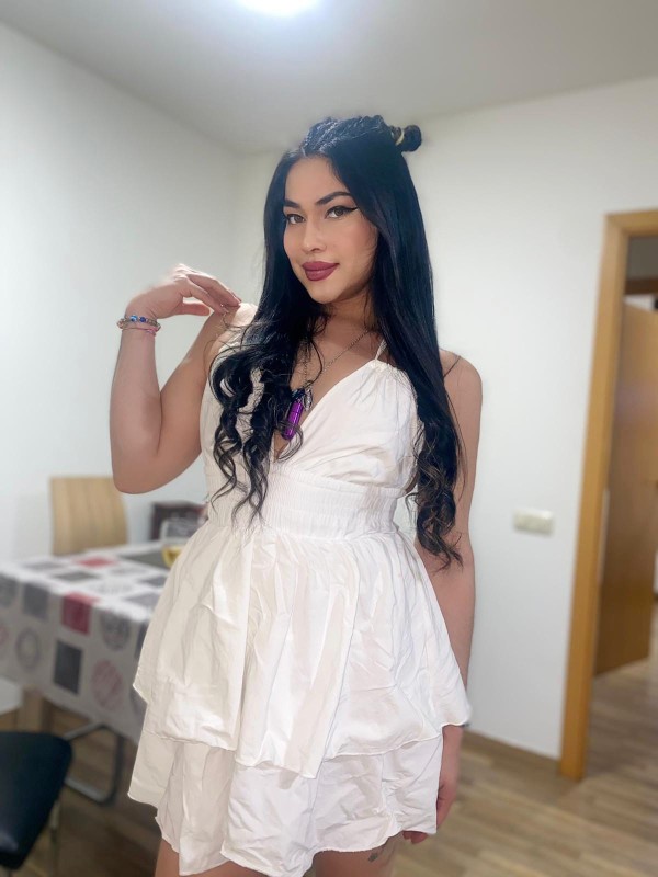 Novedad Andrea joven y hermosa trans femenina