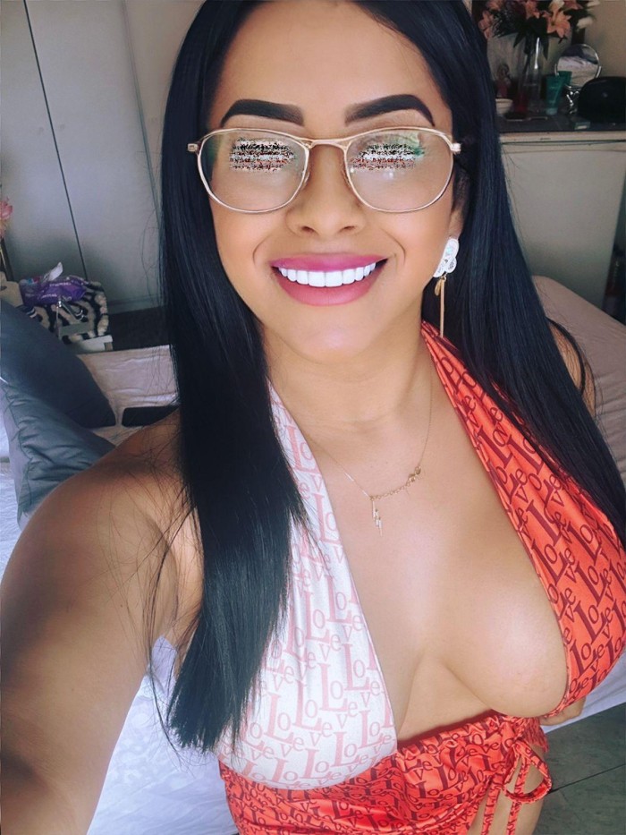 GUAPÍSIMA JOVENCITA LATINA INDEPENDIENTE