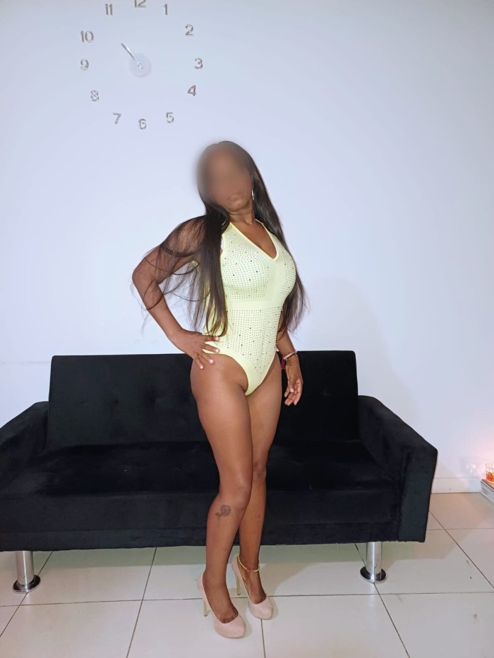 NEGRA GUAPISIMA COLOMBIANA