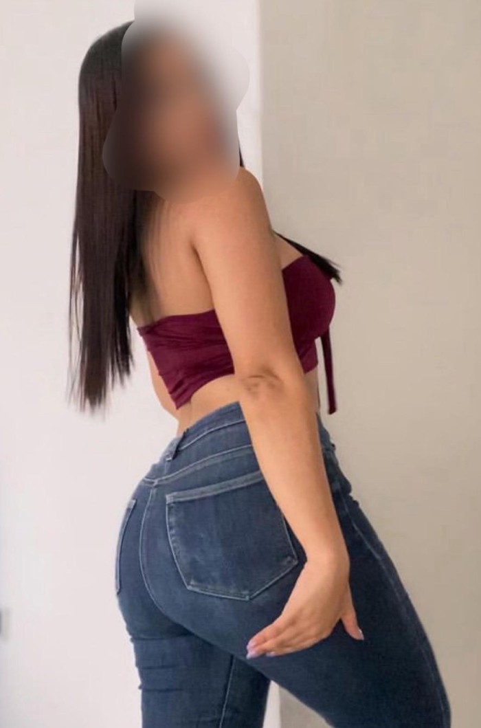 Jovencita fiestera Cariñosa tetona Salidas