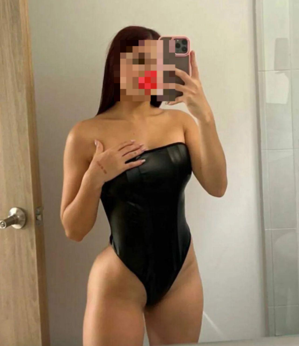 Hermosa joven 22 recién llegada a tu cuidad