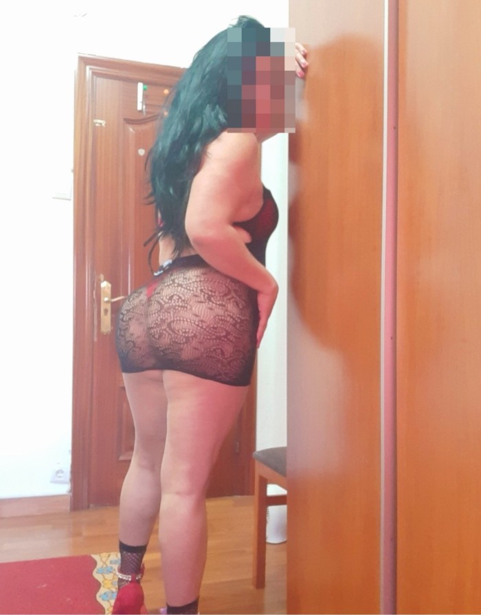 Mujer de 36 años .mamaditas suaves y hunedas