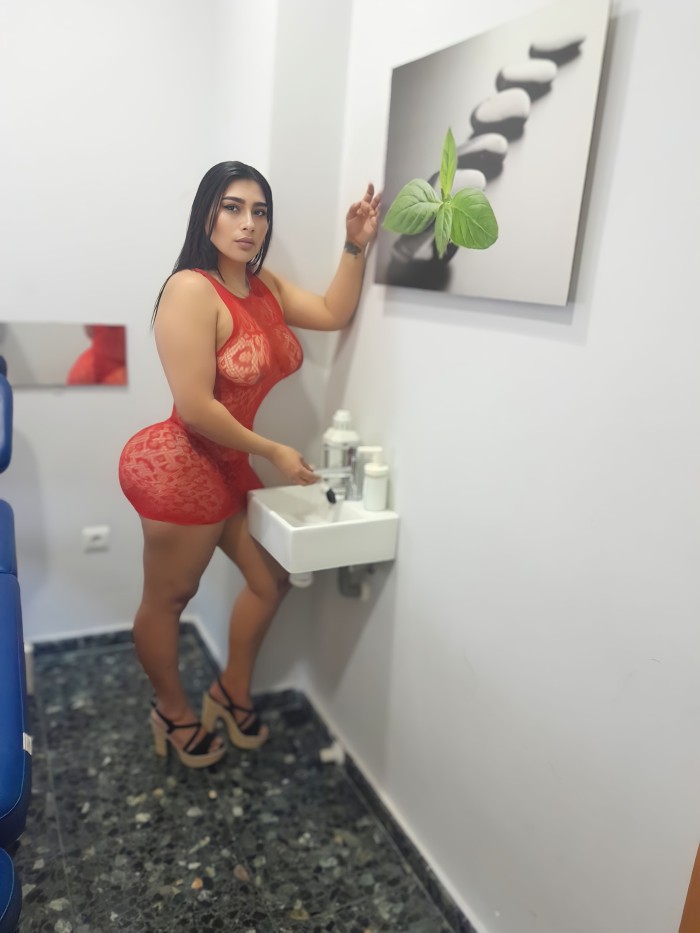 HERMOSA CON UNAS  BUENAS CURVAS EN ELDA