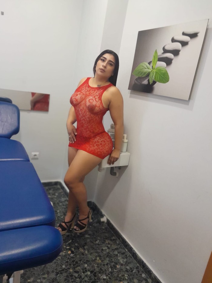 HERMOSA CON UNAS  BUENAS CURVAS EN ELDA