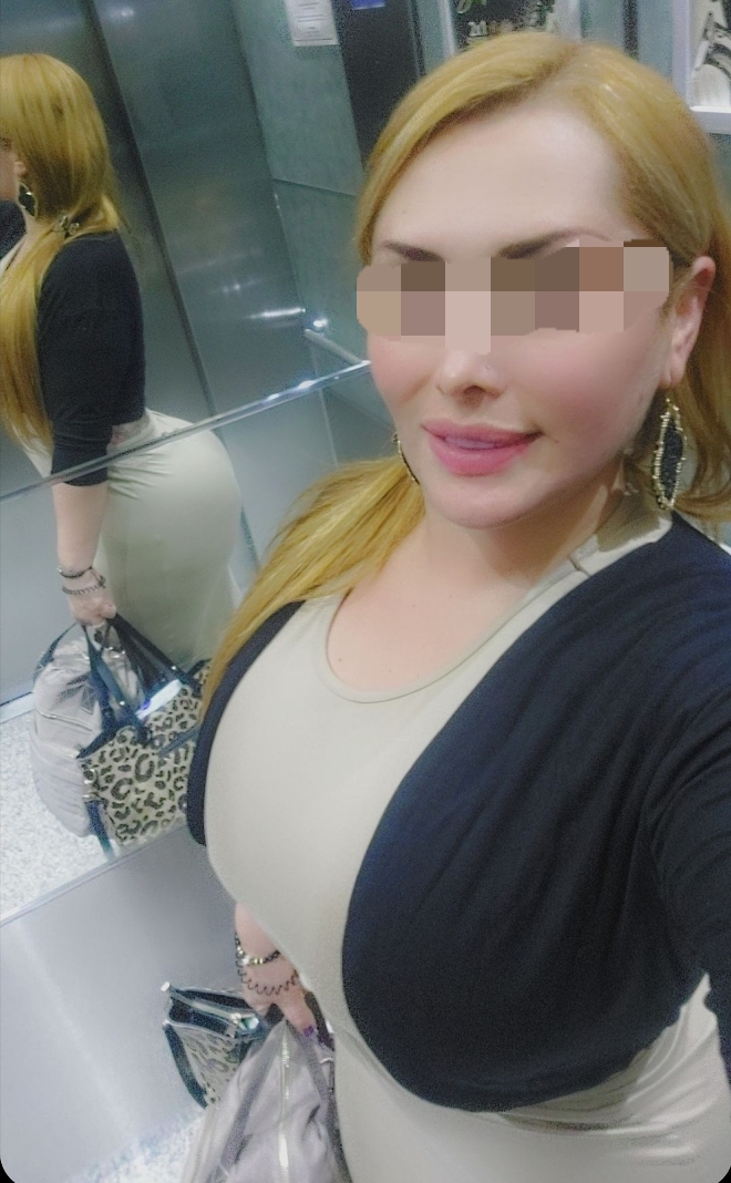 Encantadora de vergas caliente complaciente divina