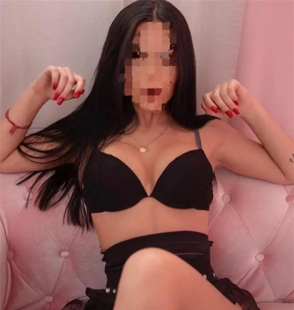 Hermosa escort colombiana muy implicada en Murcia