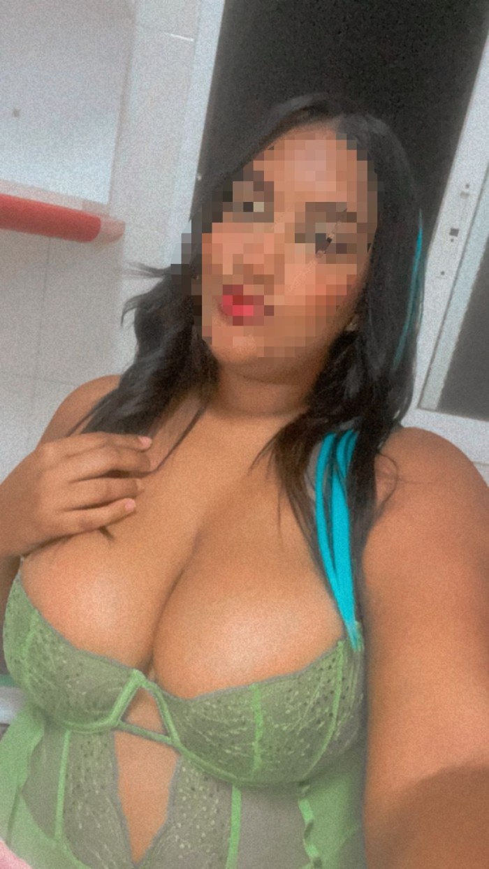 MORENA EN ELDA GUAPA Y JUGUETONA