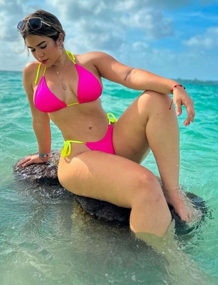 Preciosa morena wapa sexy fiestera completa real