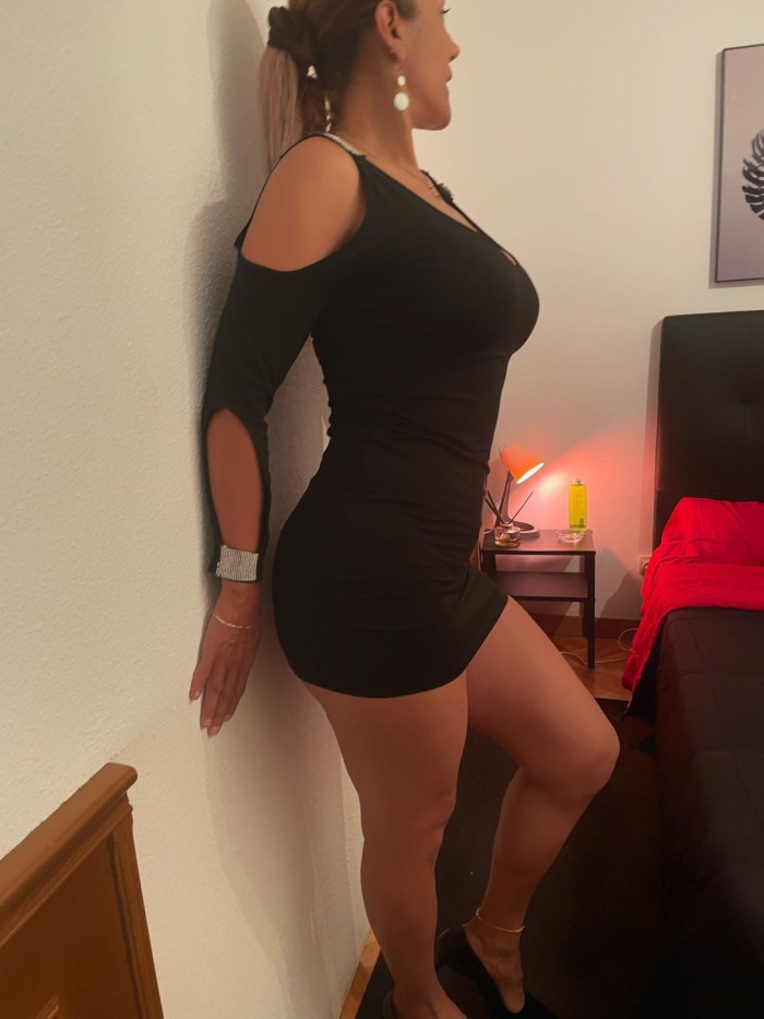 Madurita fiestera hermosa sexy salidas 24horas