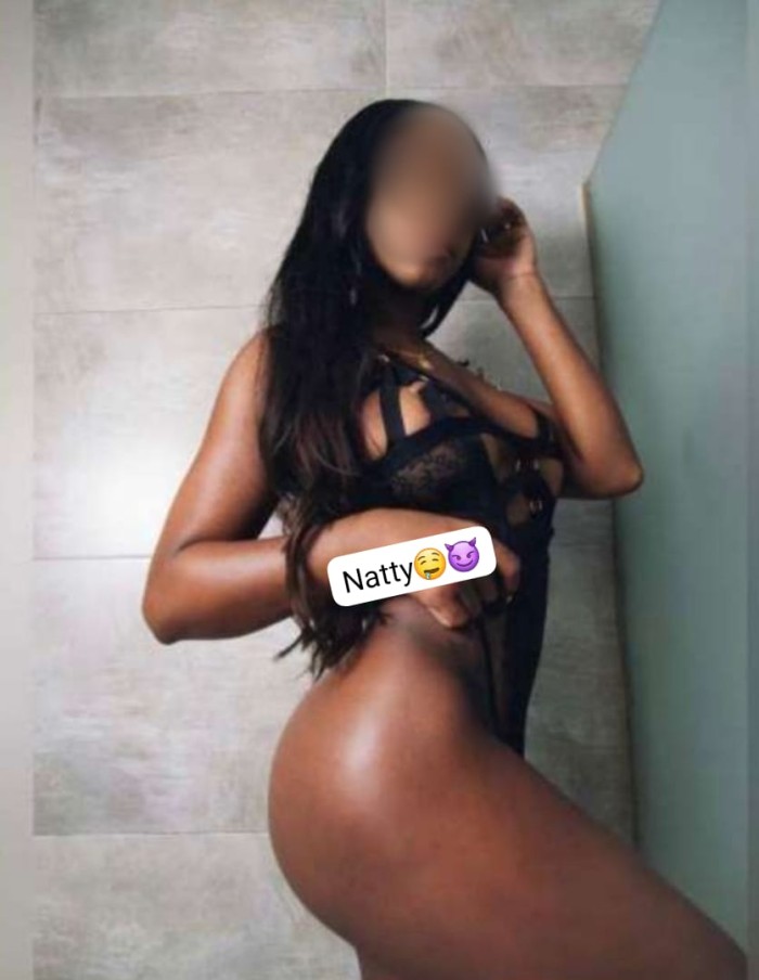 MULATITA CON BUENAS CURVAS Y JUGUETONA