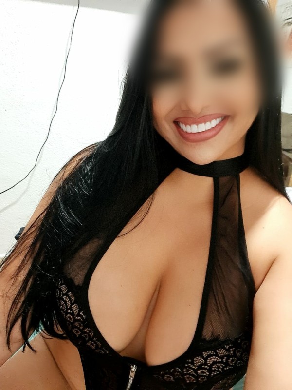 Morena hermosa latina