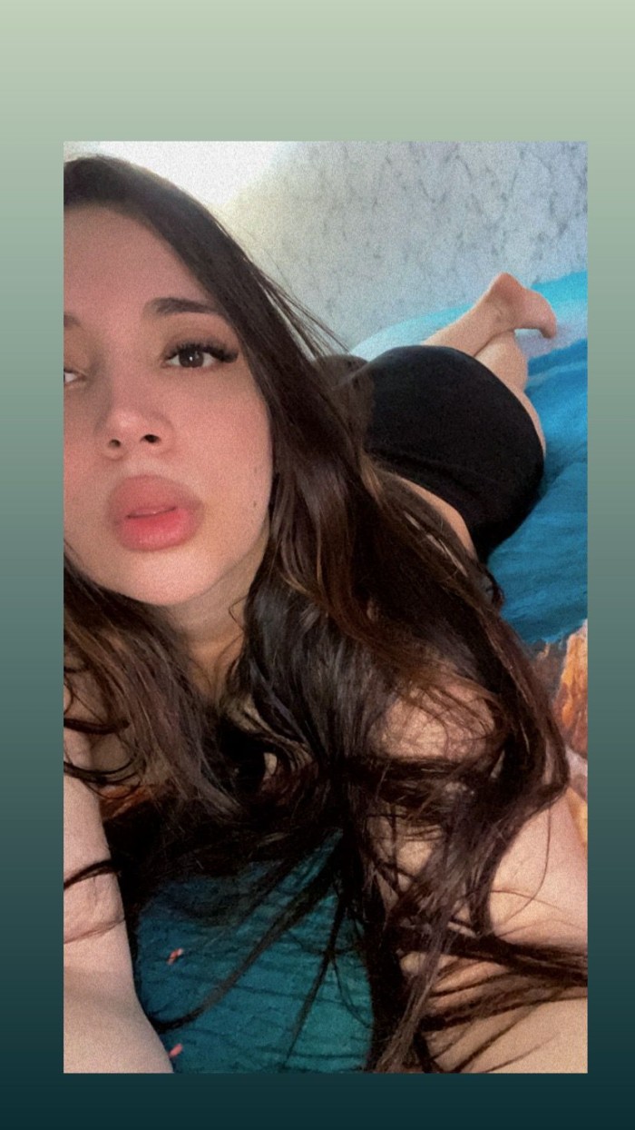 SOFIA JOVENCITA SENSUAL/ SALIDAS