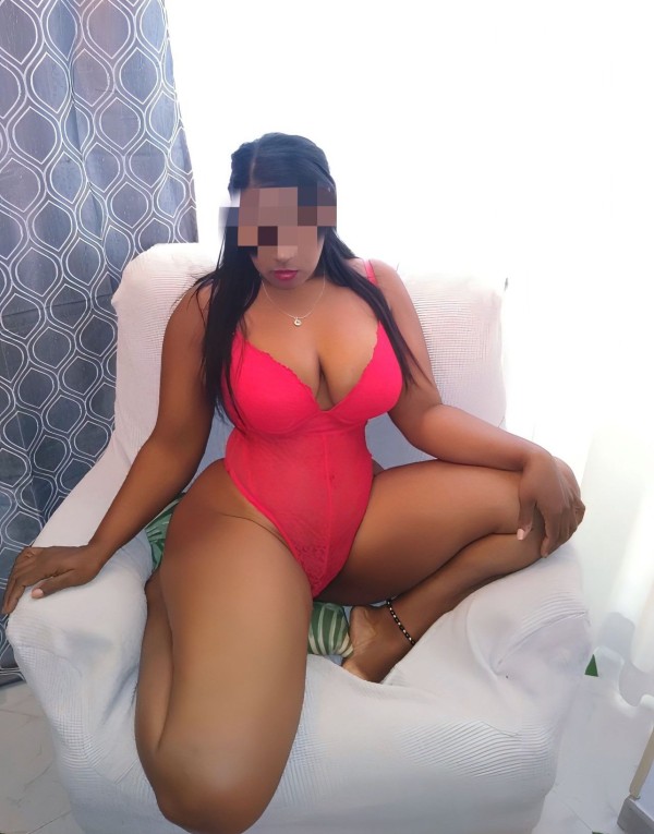 latina joven complaciente caliente y cariñosa