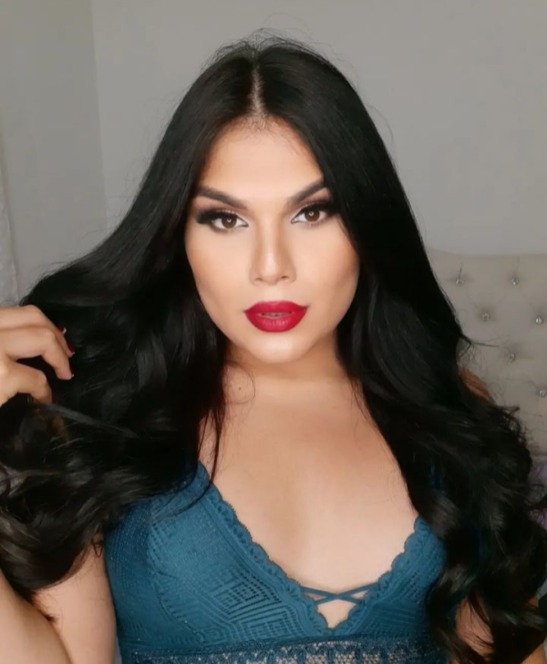 UNA DIVA VENEZOLANA TRANS CON UNA SORPRESA PARA TI MUY PUTICA Y ZORRA