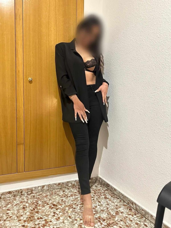 HERMOSA LATINA CON CURVAS DE INFARTO