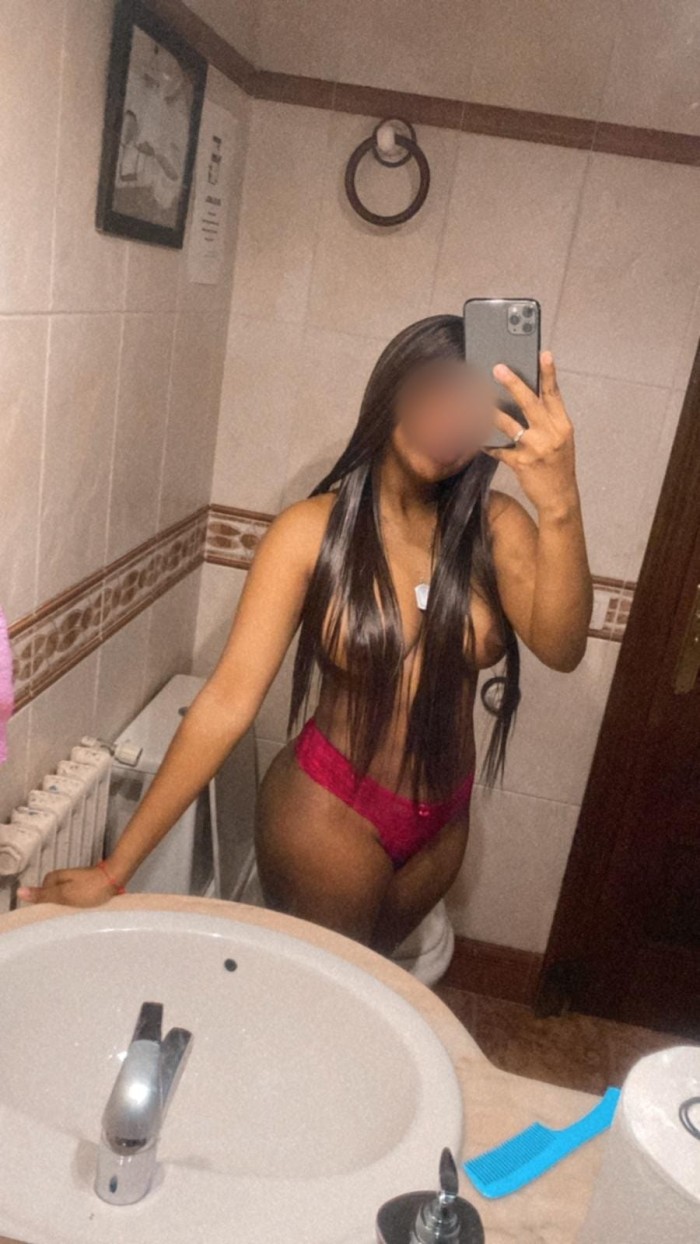 LINDA ESCORT UNA LOCURA DE PIES A CABEZA.