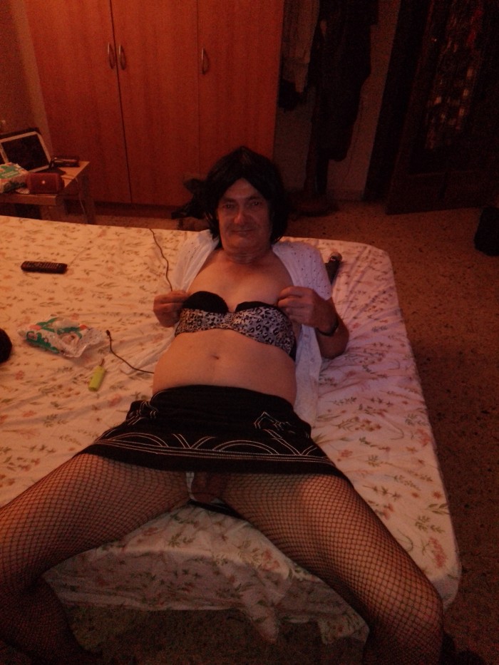 Crossdresser madura. Fiesta, base, sexo