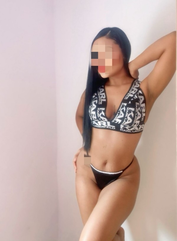 Jovencita independiente fiestera y morbosa