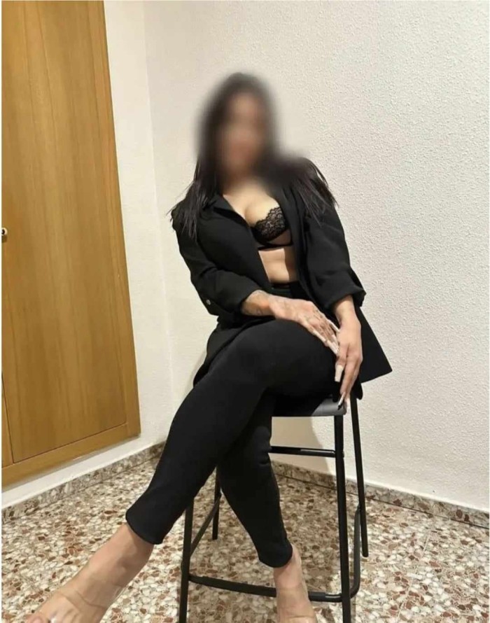 HERMOSA LATINA CON CURVAS DE INFARTO