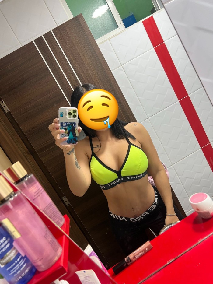 Llámame las 24 horas soy una morena muy du