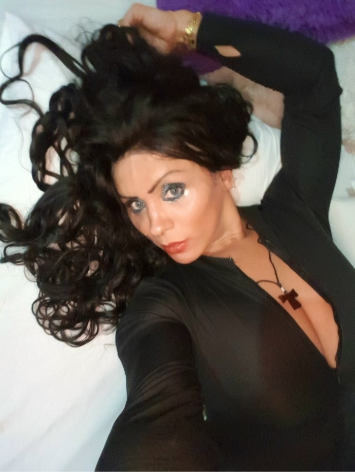 Travesti implicada versátil potente y muy complaci