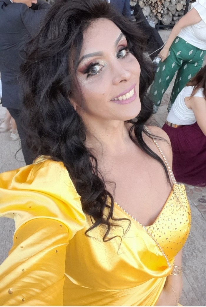 Travesti implicada versátil potente y muy complaci