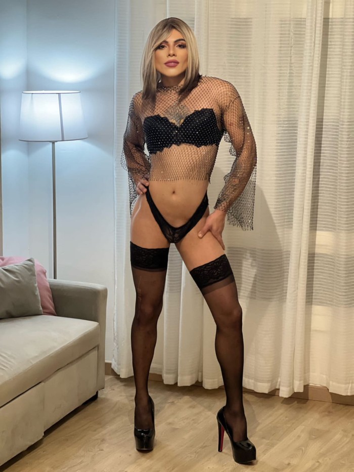 Camila Joven Trans Morbosa, Versátil  Fiestera