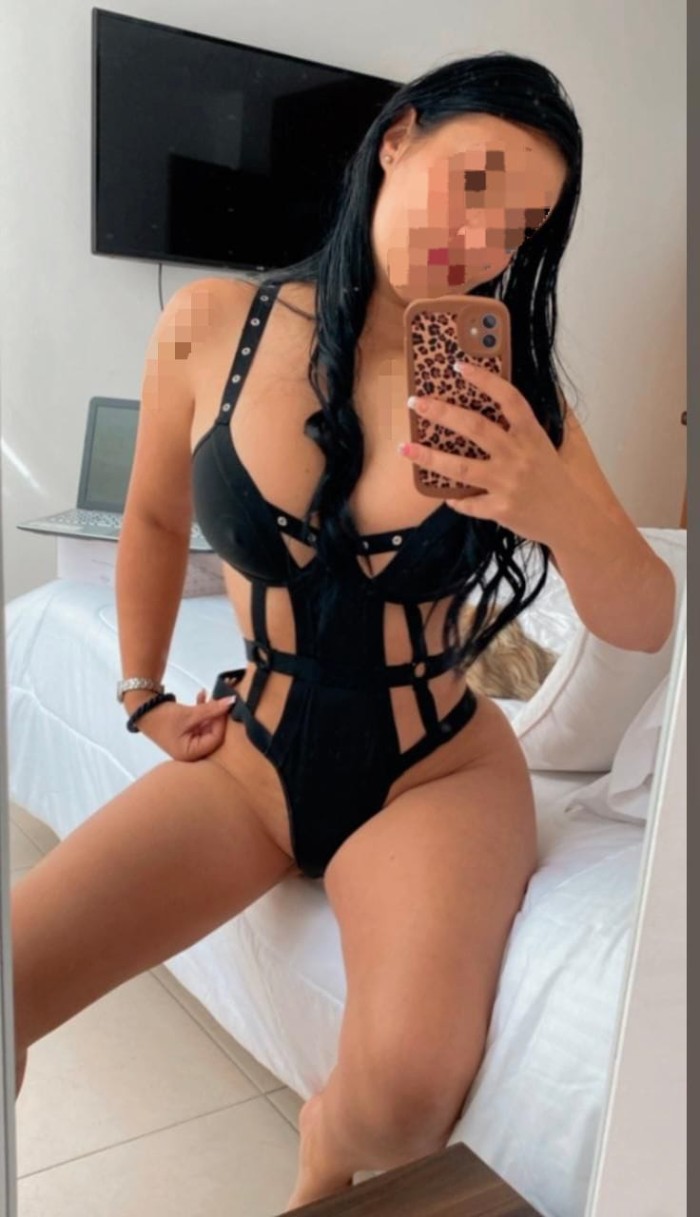 SENSUAL Y IMPLICADA  MUJER  ACOMPAÑANTE